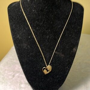 Necklace new mother with baby in a heart shape vintage circle clasp thin chain
